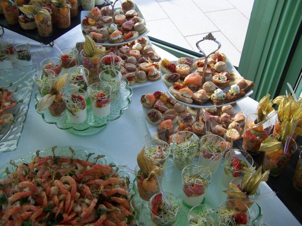buffet d'entr&eacute;es comme un ap&eacute;ritif